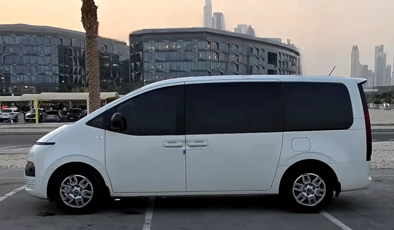 
								Hyundai Staria full									
